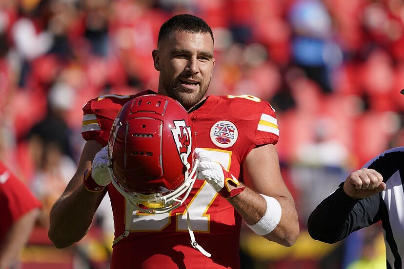 Travis Kelce talks about how he felt left out by his teammates after the Chiefs lost to the Raiders.