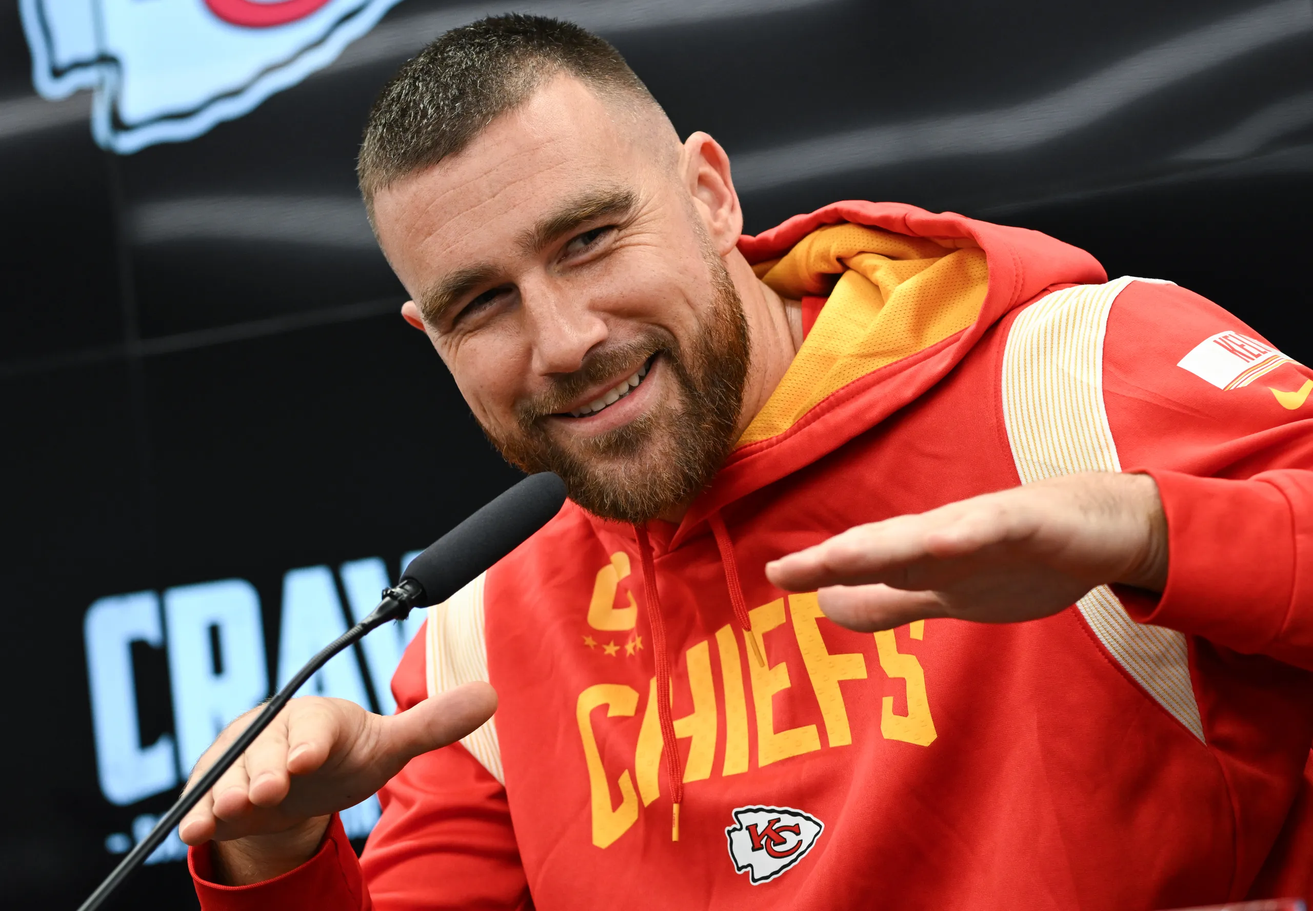 "We were hoping for the perfect surprise!" Fans express discontent with Travis Kelce and Taylor Swift for keeping their first pregnancy a secret.