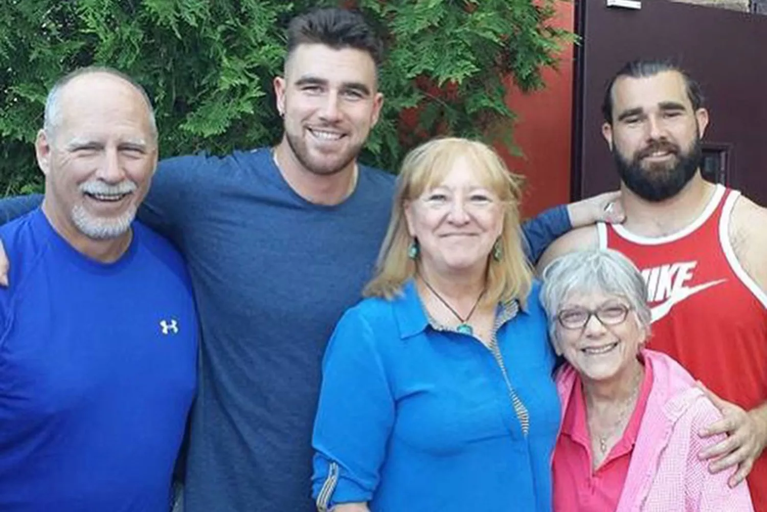 "From the very start, my heart has been singing love songs for her, my forever wife". And would you believe it? The Kelce brothers, Jason Kelce and Travis Kelce, are practically floating on clouds of joy as their mom and dad twirl back into each other's arms after a whimsical 25-year dance of separation.