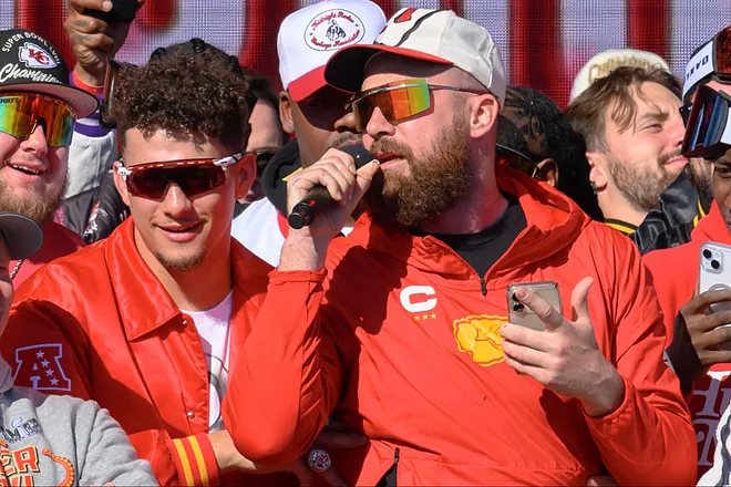 Watch the Heartwarming Moment: Patrick Mahomes Assists Inebriated Travis Kelce in Finishing 'Friends in Low Places' at Super Bowl Parade; Embracing Him Tenderly from Behind as They Sing with Passion