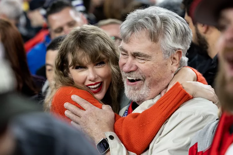 Travis Kelce's Dad Says 'Gracious' Taylor Swift Would Meet 'Everyone' at Chiefs Games 'If It Was Up to Her'