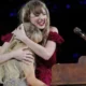 Taylor Swift stuns fans with a special guest appearance. 😱 'She heroically sacrificed her show' to support act Sabrina Carpenter to have a moment in the spotlight...