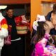 Its the season of love and gifting, chiefs QB Patrick Mahomes and Travis kelce took their time out to reach out to few families in Kansas city on Easter day [Food,Gift and a day to remember]....the smiles on their face and their positive energy is massive  