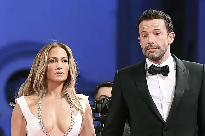 Jennifer Lopez and Ben Affleck have already signed divorce papers after reconciliation attempt failed.... It seems that Alex Rodriquez, Lopez’s ex-fiance, is enjoying all the delicious, yummy and mouthwatering details.