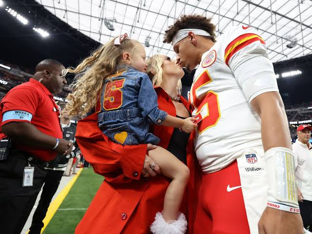 BREAKING: NFL star reportedly loses beloved wife in tragic incident—just months after pregnancy confirmation